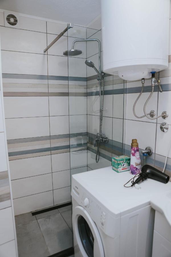 I&T Apartman กอสปิช ภายนอก รูปภาพ