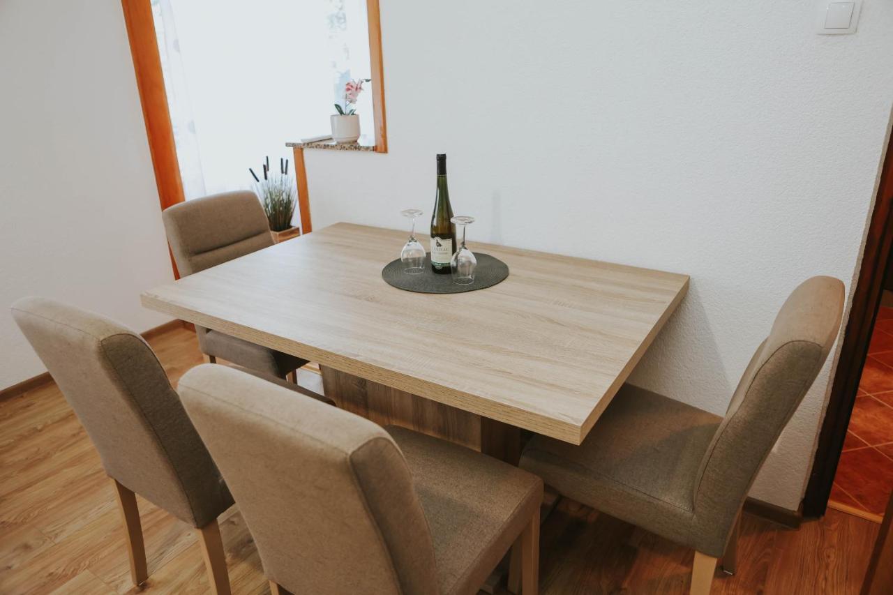 I&T Apartman กอสปิช ภายนอก รูปภาพ