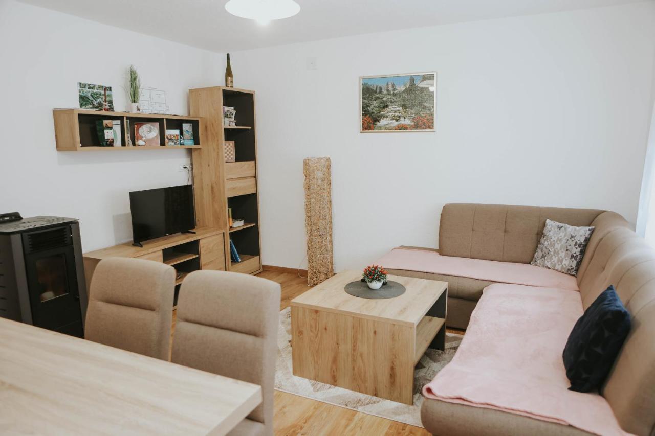 I&T Apartman กอสปิช ภายนอก รูปภาพ